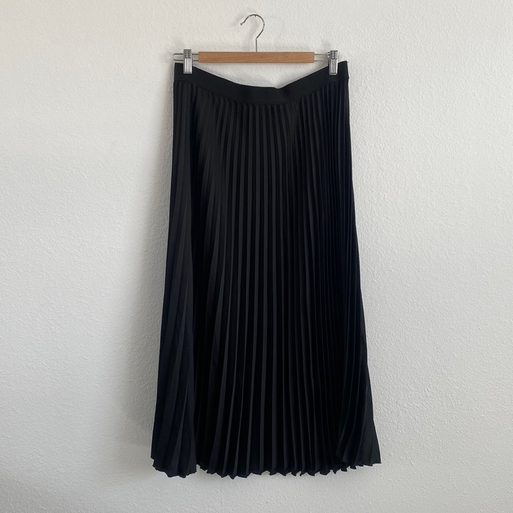 H&M Pleated Skirt